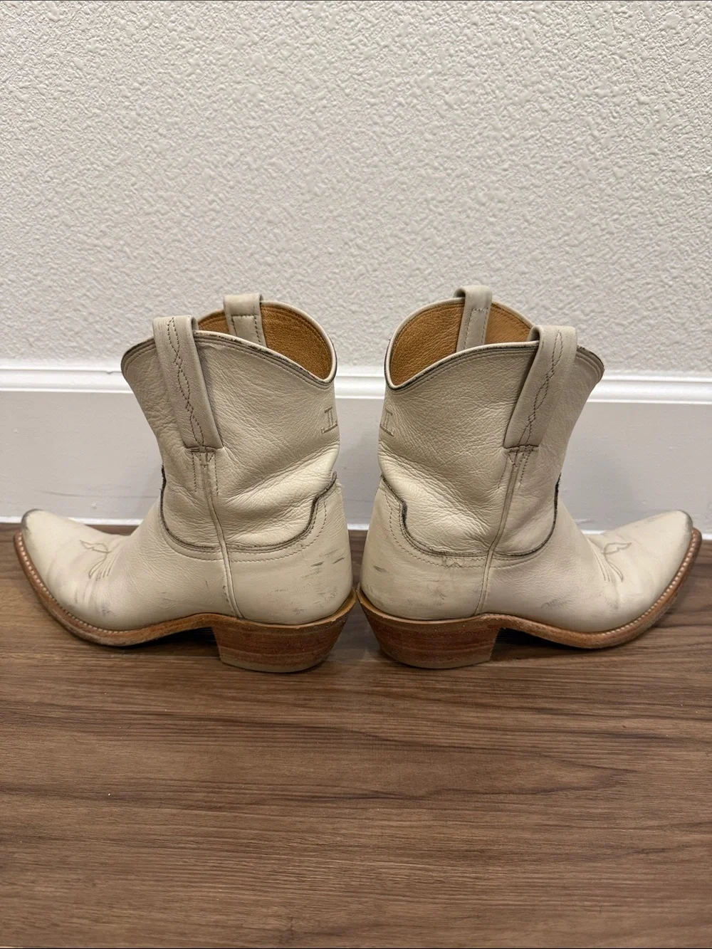 Lucchese Cream Leather Short Cowboy Boots - Picture 4 of 5
